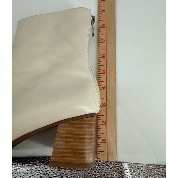 Ivory Leather Mid Block Heel Ankle Boots With Rear Zip Closure Womens Size 8.5 - Picture 5 of 12